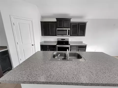 Kitchen - 712 Durango Ln, Cleburne, TX 76033 photo 1 of 2