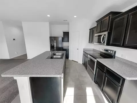 Kitchen - 712 Durango Ln, Cleburne, TX 76033 photo 2 of 2