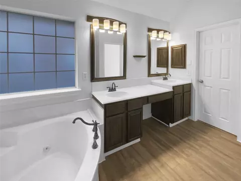 Bath - 7202 Sand Pine Dr, Rowlett, TX 75089 photo 1 of 3