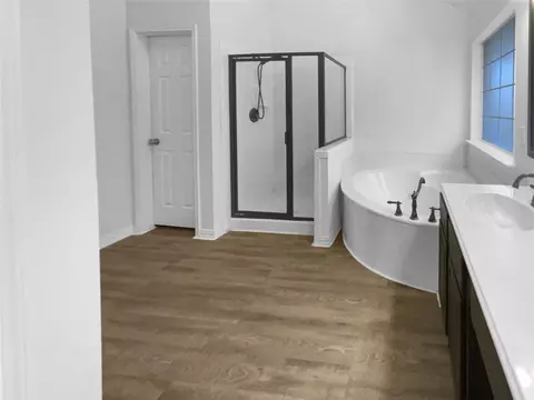 Bath - 7202 Sand Pine Dr, Rowlett, TX 75089 photo 2 of 3