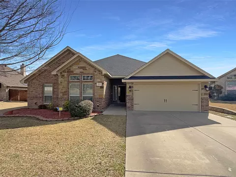 301 Nutmeg, Burleson, TX 76028