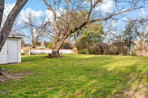 123 E 8th St, Irving, TX 75060 photo 32