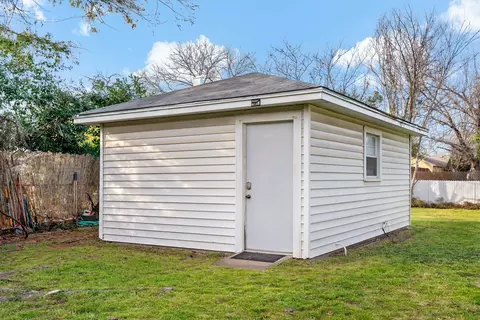 123 E 8th St, Irving, TX 75060 photo 27