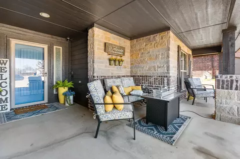2113 Hill Crest Ct, Weatherford, TX 76086
