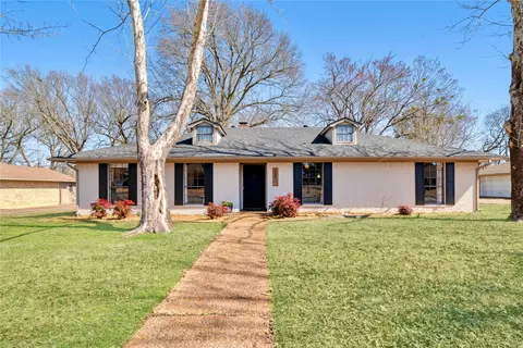 865 42nd St SE, Paris, TX 75460