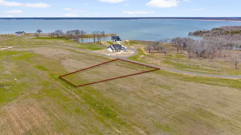 555 Peninsula Dr, Honey Grove, TX 75446