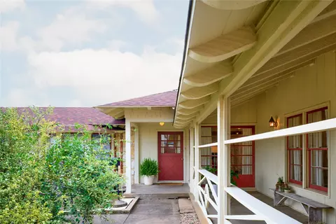 2237 W Jefferson Blvd, Dallas, TX 75208
