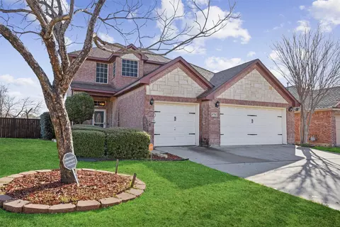8736 Corral Cir, Fort Worth, TX 76244