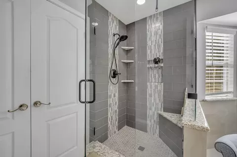 Bath - 729 Bear Run Dr, Grapevine, TX 76051 photo 4 of 6
