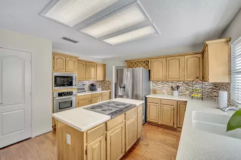 Kitchen - 729 Bear Run Dr, Grapevine, TX 76051 photo 1 of 3