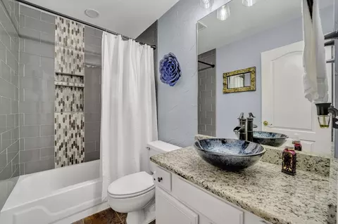 Bath - 729 Bear Run Dr, Grapevine, TX 76051 photo 5 of 6