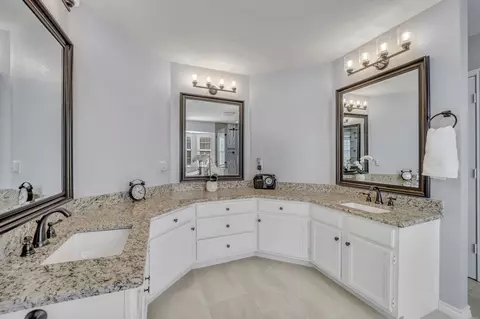 Bath - 729 Bear Run Dr, Grapevine, TX 76051 photo 2 of 6