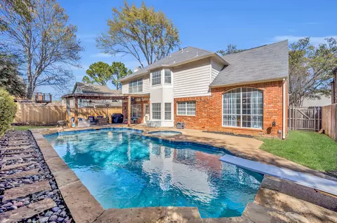 729 Bear Run Dr, Grapevine, TX 76051