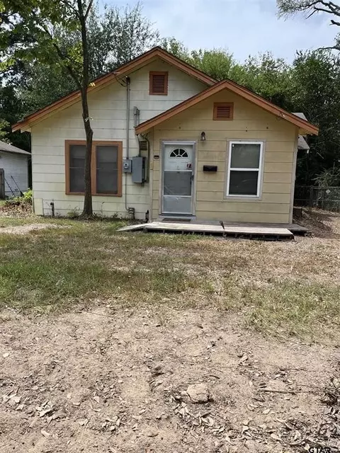 805 University St, Mineola, TX 75773