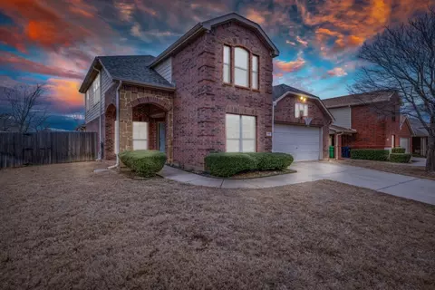 901 Raleigh Path Rd, Denton, TX 76208