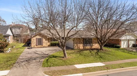 801 Dickey Dr, Euless, TX 76040