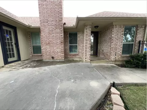 2809 Silverspring Rd, Carrollton, TX 75006