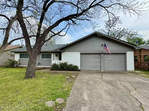 749 Oakwood Ave, Hurst, TX 76053