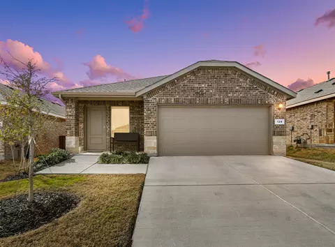 128 Running River Dr, Boyd, TX 76023