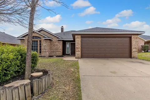 751 Tanglewood Dr, Burleson, TX 76028