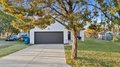 404 Onyx Dr, Granbury, TX 76048