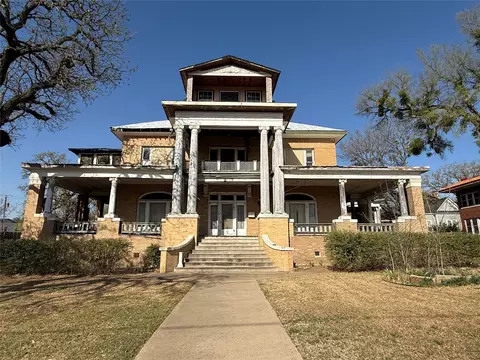 207 NW 4th Ave, Mineral Wells, TX 76067