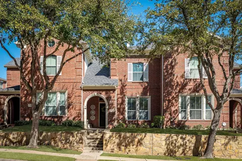 321 Legends Dr, Lewisville, TX 75057