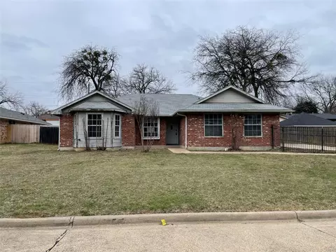 914 Waterbury St, Grand Prairie, TX 75051