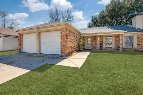 2329 Warwick Ave, Grand Prairie, TX 75052