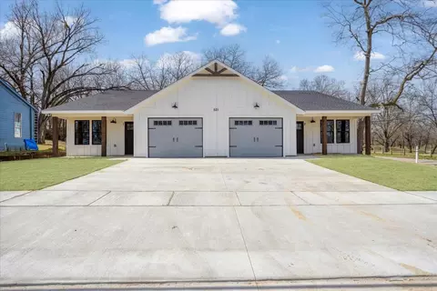 521 Gates St #A&B, Bonham, TX 75418