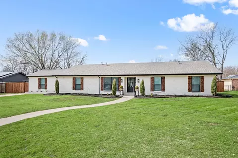 5517 Oak Hills Dr, Colleyville, TX 76034