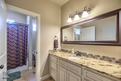 Bath - 609 Prosperity Rd, Abilene, TX 79602 photo 6 of 9