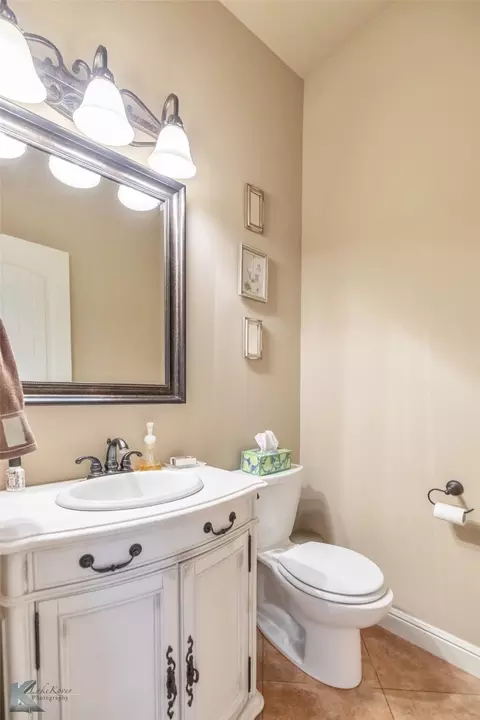 Bath - 609 Prosperity Rd, Abilene, TX 79602 photo 5 of 9