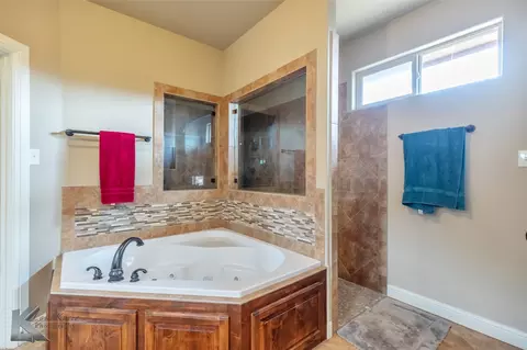 Bath - 609 Prosperity Rd, Abilene, TX 79602 photo 2 of 9