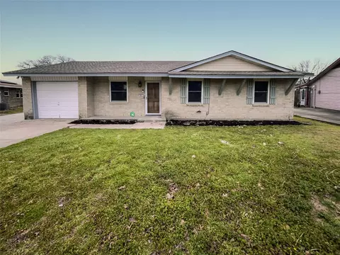 801 Twilight Dr, Cedar Hill, TX 75104