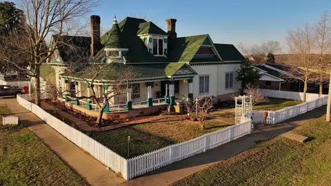 303 Market St W, Honey Grove, TX 75446