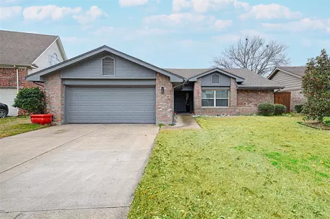 5512 Cold Springs Dr, Arlington, TX 76017