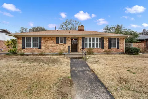 1704 Oakhill Dr, Sherman, TX 75092