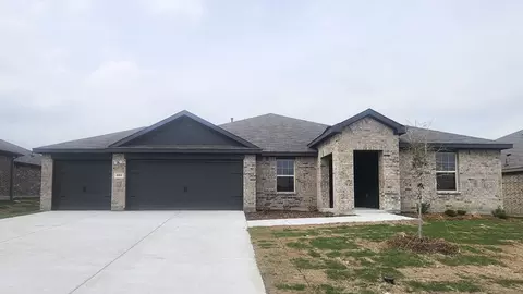 220 Saddletree Dr, Nevada, TX 75173