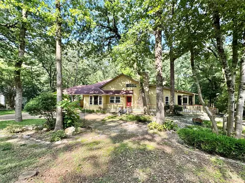 490 Branding Iron Ln, Holly Lake Ranch, TX 75765