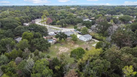 129 N Melanie Dr, Azle, TX 76020