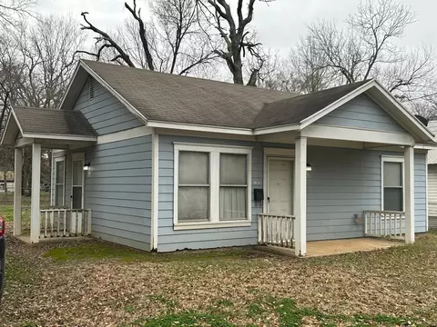 833 8th St SE, Paris, TX 75460
