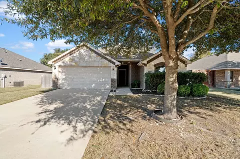224 Commonwealth Cir, Waxahachie, TX 75165