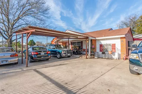 2747 S Llewellyn Ave, Dallas, TX 75224