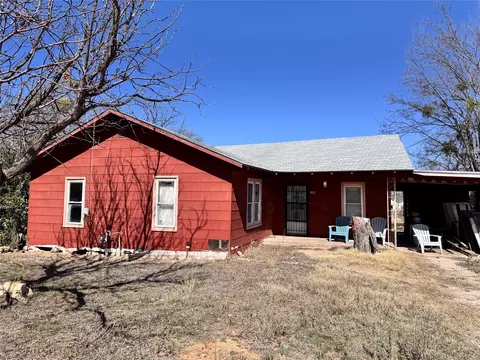 900 7th St, Brownwood, TX 76801