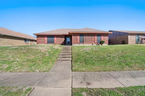 1325 Greenbriar Ln, Lancaster, TX 75146