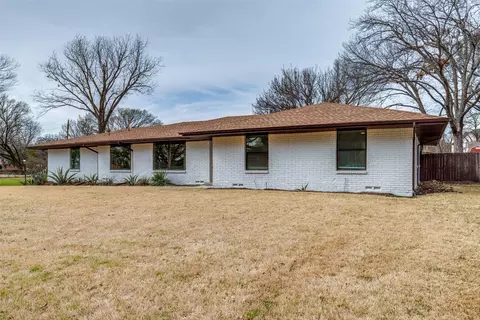 3015 Phyllis Ln, Farmers Branch, TX 75234