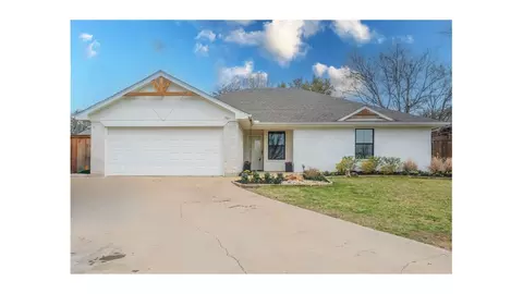 7421 Shady Hollow Ct, North Richland Hills, TX 76182