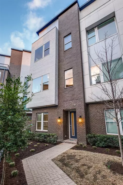381 E Greenbriar Ln #1202, Dallas, TX 75203