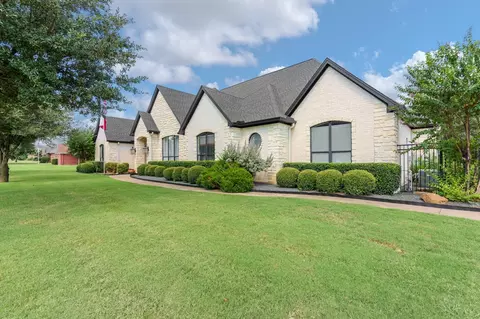 317 Meadow Oaks Dr, Burleson, TX 76028